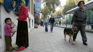 Милиционер с собакой в Душанбе