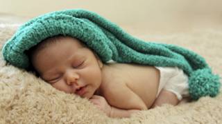 Un bebé durmiendo
