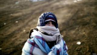 Un niño migrante