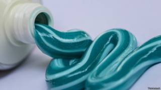 Pasta de dientes con micropartículas
