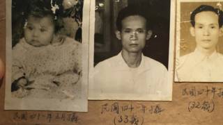 黃溫恭(中,右),時年五個月大的黃春蘭(左)