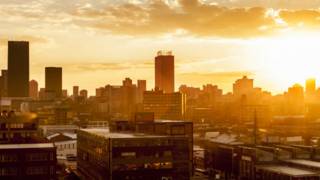 Se oculta el sol en Johanesburgo