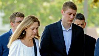 Brock Turner fue condenado a 6 meses de prisión por abusar sexualmente de una joven, pero la defensa de su padre creó polémica en las redes.