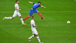 Prancis melawan Islandia