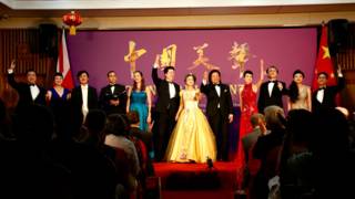 全體演員一道演繹「中國美聲」音樂會的最後一曲