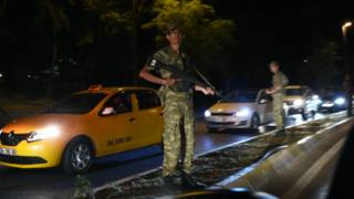 Прем'єр Туреччини заявив про спробу перевороту у країні