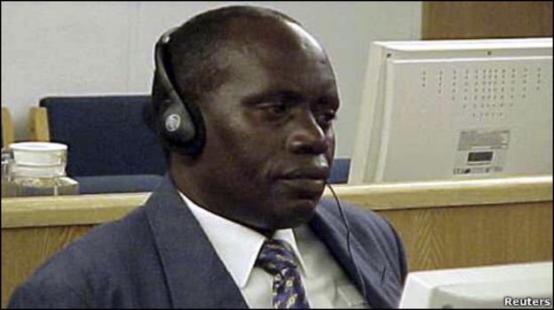 Augustin Bizimungu - wahoze umukuru w'igisirikare cy'Urwanda - ubwo yari imbere y'urukiko muri 2002.