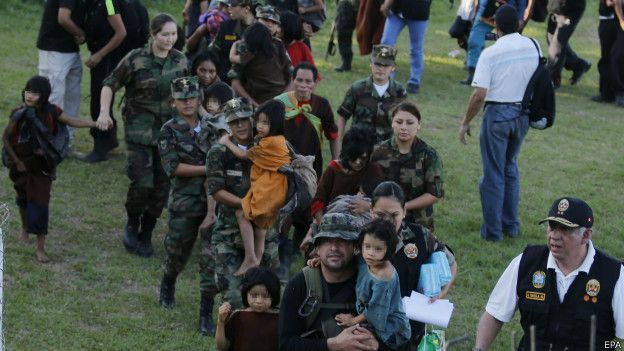 Militares peruanos rescatan a niños en cautiverio por Sendero Luminoso