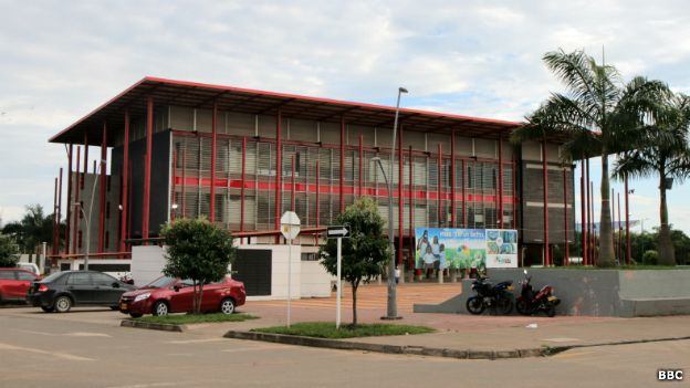La biblioteca de Puerto Gaitán, construida con dinero público y equipada con aportes de las petroleras. Biblioteca