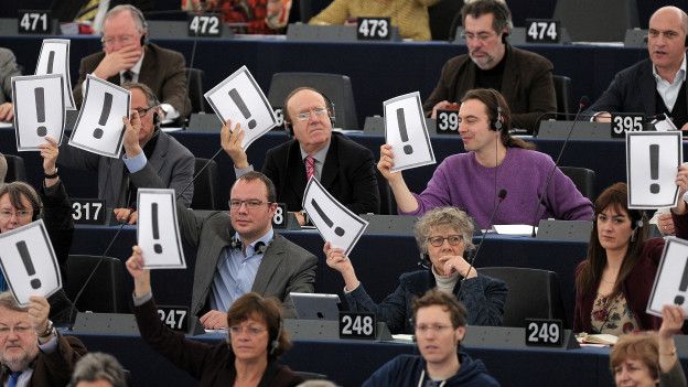 Parlamentarios europeos protestan en 2013