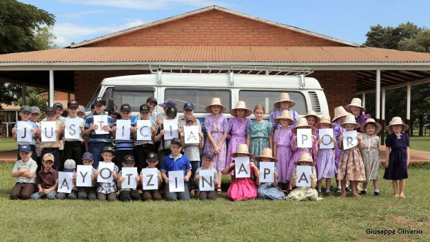 Exposición Acción Visual por Ayotzinapa organizada por el fotógrafo Marcelo Brodsky