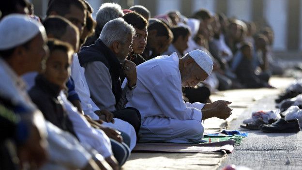 Refugiados sírios na Turquia (Foto: Cem Turkel/EPA)