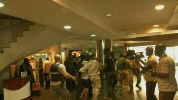 Rescate de rehenes en el lobby del hotel
