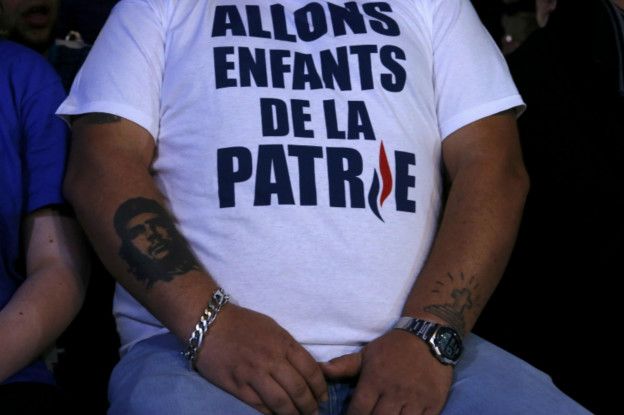 Un simpatizante del ultraderechista Frente Nacional francés durante un acto.