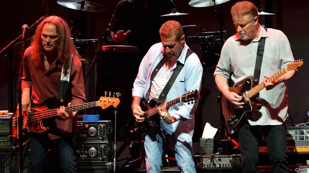 Tres miembros de The Eagles en un concierto