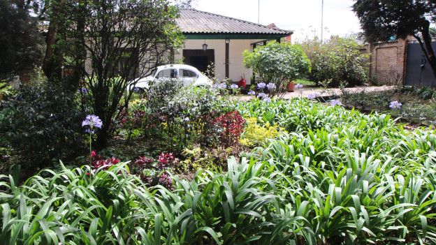 La casa del guardián y el jardín
