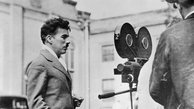Charles Chaplin dirigiendo