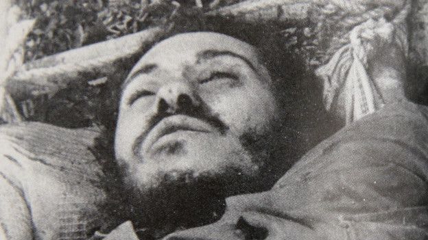 La foto del cuerpo de Camilo Torres difundida tras su muerte