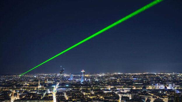 Haz de luz emitida por un puntero láser
