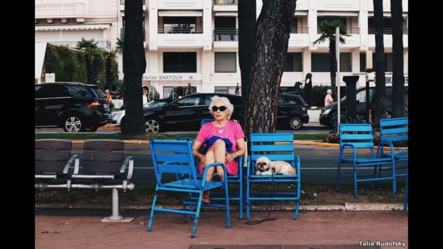 Perro y mujer