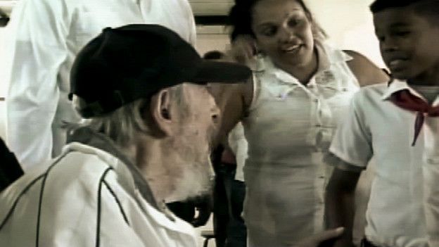 Fidel Castro con alumnos y maestros del complejo educativo 