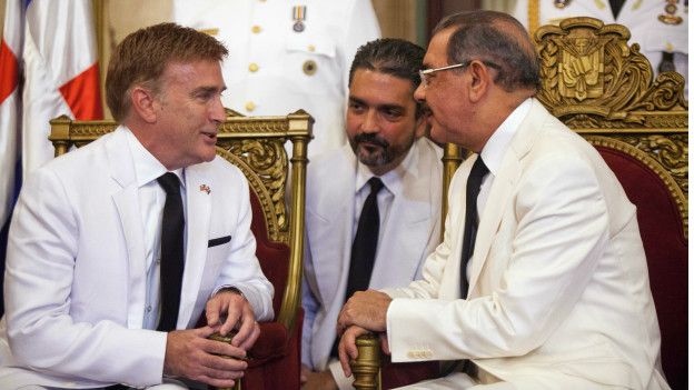 James Brewster con el presidente de Dominicana, Danilo Medina