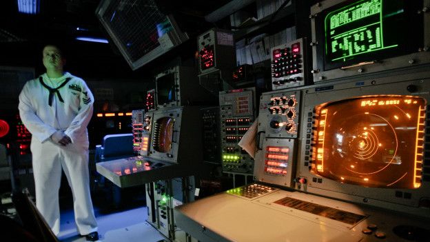 Salón de sistemas y radades de Aegis