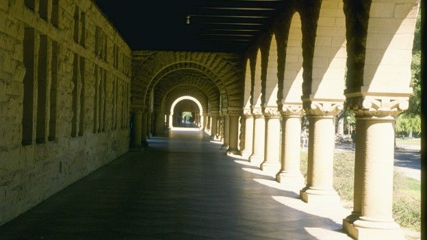 La violación ocurrió en el campus de la Universidad de Stanford, California.