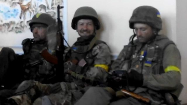 бійці у школі м. Іловайська