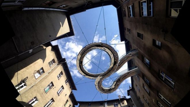 150720160047_dizzying_projects_in_the_world_640x360_bbc_nocredit.jpg
