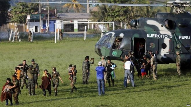 Militares peruanos rescatan a niños en cautiverio por Sendero Luminoso