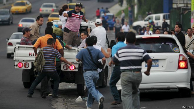 Paro forzado de transporte en El Salvador
