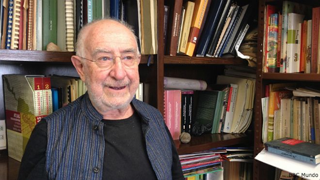 Raúl Ávila, doctor en lingüística