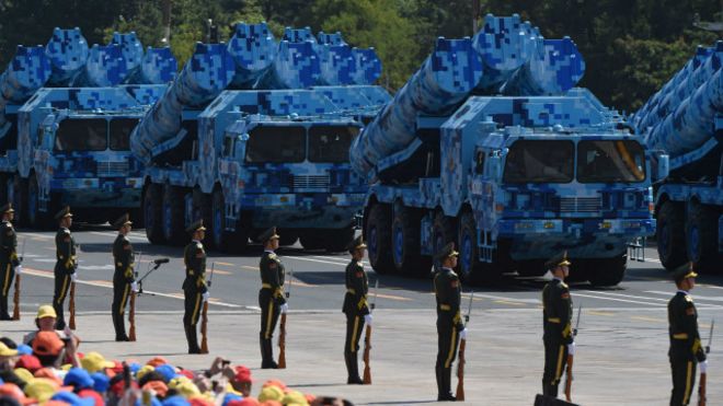 北京阅兵式导弹车