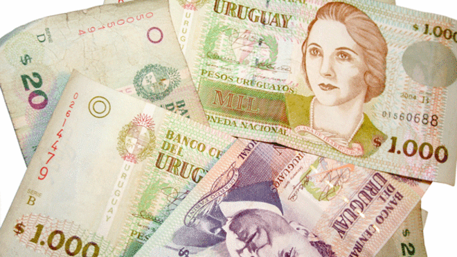 Billetes uruguayos.