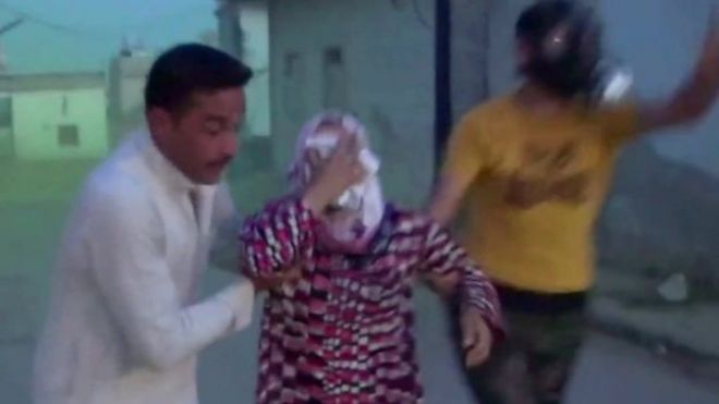 Captura de un video de imágenes de televisión de supuesto ataque con armas químicas