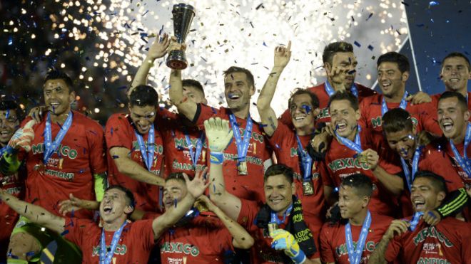 La selección mexicana celebra su triunfo sobre Estados Unidos