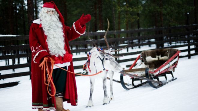 Un Santa Claus en Laponia, el hogar "oficial" del famoso personaje