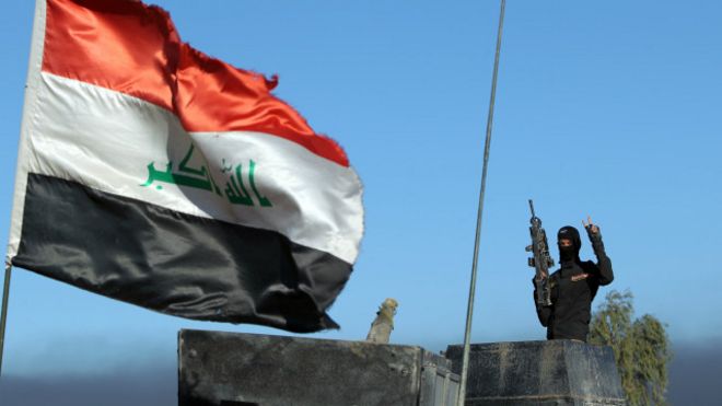 Bandera iraquí sobre Ramadi