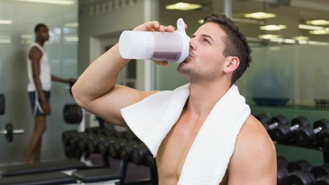 Resultado de imagem para TOMANDO whey protein